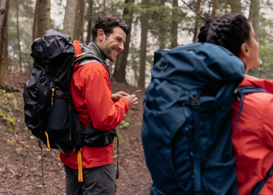Qu’est-ce qui se trouve dans votre sac? Essentiels de camping dans l’arrière-pays et en randonnée
